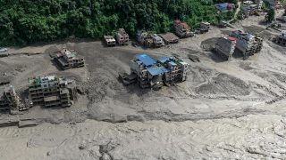 Népal : une coulée de boue meurtrière fait 19 morts et 384 touristes disparus à la frontière tibétaine