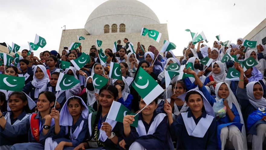 Pakistan Célèbre son 79e Anniversaire de l'Indépendance : Unité, Réformes et Paix Régionale au Cœur des Discours