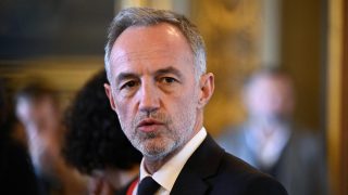 Le Maire de Paris Répond avec Fermeté à Donald Trump sur ses Accusations Infondées Concernant la Charia