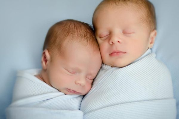 Une Australienne donne naissance à des jumeaux de pères différents dans une affaire rarissime