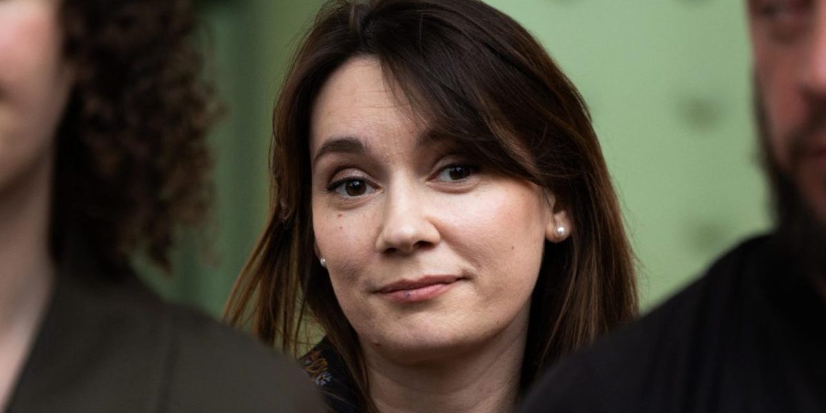 La journaliste russe expulsée de France contre-attaque et défie Jean-Noël Barrot