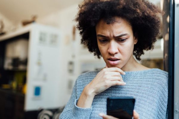 Soupçons d&rsquo;IA : des romans aux messages privés, le doute s&rsquo;installe partout