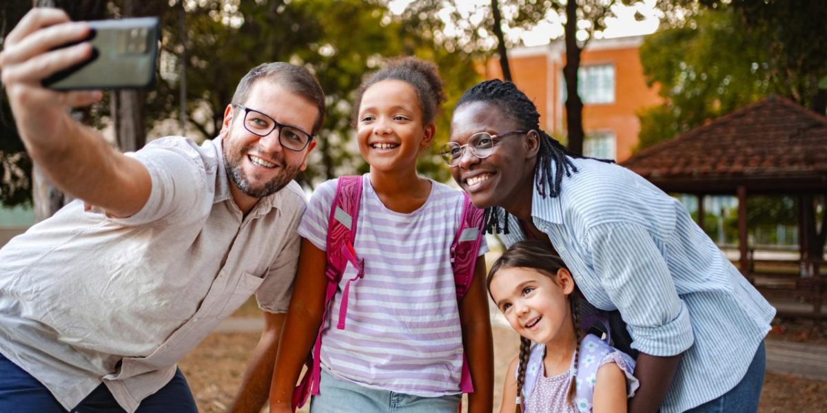 Pourquoi publier des photos de rentrée de vos enfants sur les réseaux sociaux est risqué