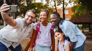 Pourquoi publier des photos de rentrée de vos enfants sur les réseaux sociaux est risqué