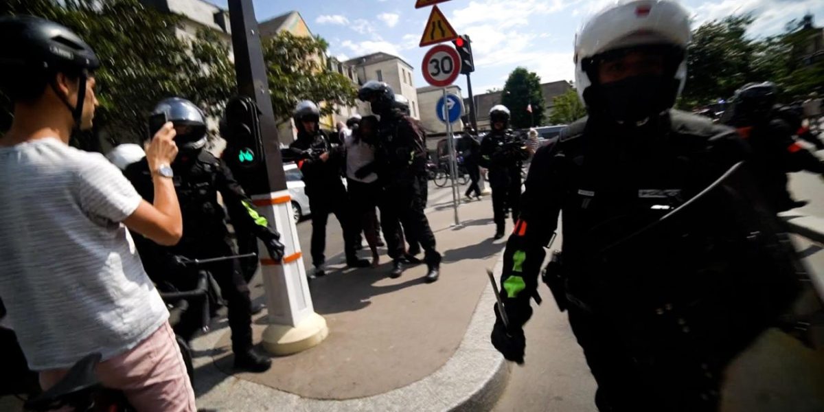 Un policier de la BRAV-M condamné à six mois de prison avec sursis pour avoir violenté un journaliste