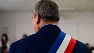 Concarneau : le maire inculpé pour viol refuse de démissionner