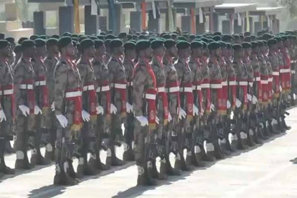 1 422 recrues intègrent le FC Baloutchistan après une formation militaire à Khuzdar