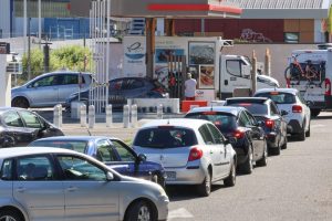 Carburants : le gouvernement veut instaurer une « règle d'or » pour redistribuer la TVA