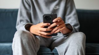 Paris soumet à Bruxelles une version révisée de l’interdiction des réseaux sociaux pour les moins de 15 ans