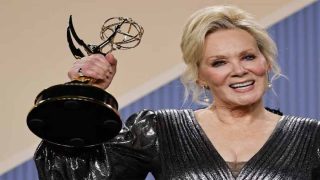 Jean Smart décroche un cinquième Emmy historique pour « Hacks