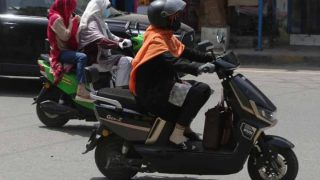 Le KP approuve des scooters électriques gratuits pour les femmes à Peshawar