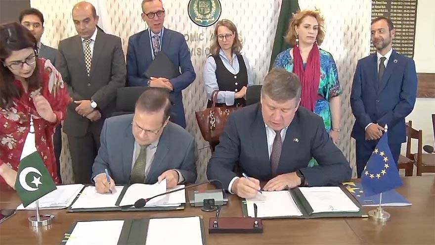 L'UE et le Pakistan signent trois accords de subvention de 65 millions d'euros