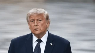 Macron et Carney affichent leur unité à Saint-Pierre-et-Miquelon face aux menaces de Trump