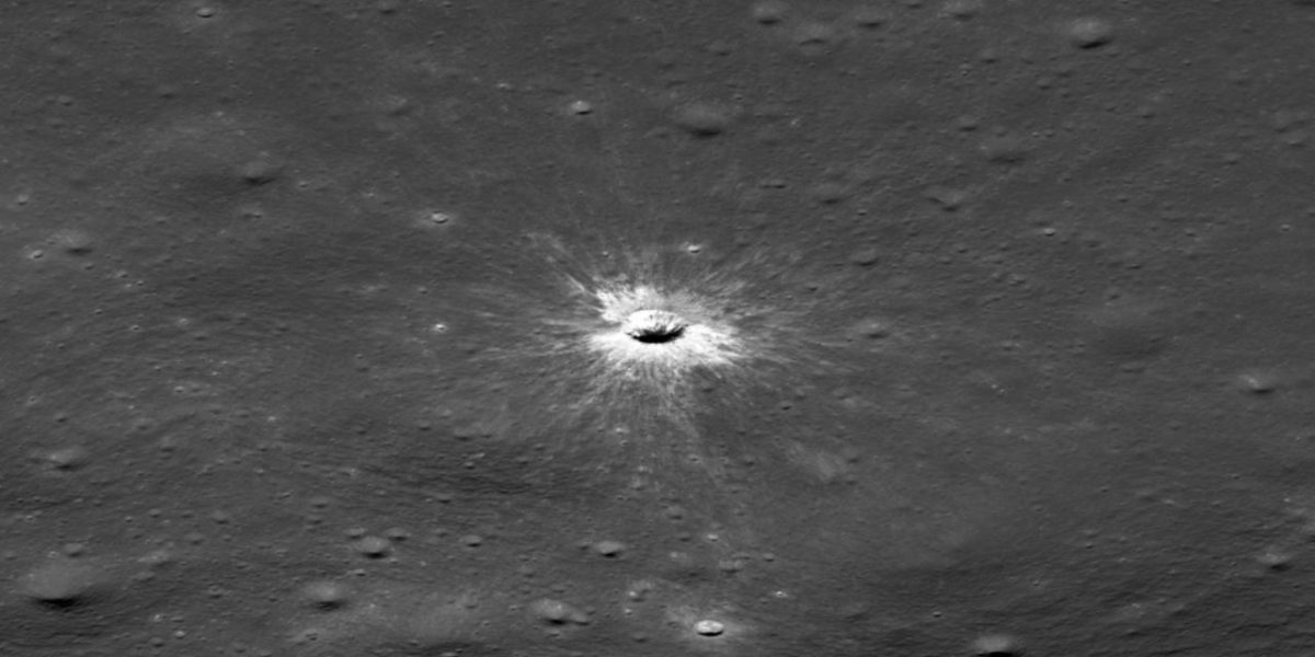 Un cratère géant récemment formé découvert sur la Lune grâce à une sonde de la NASA