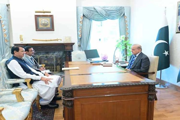 Le Premier ministre Shehbaz réaffirme son engagement pour le développement de l’AJK et du Gilgit-Baltistan