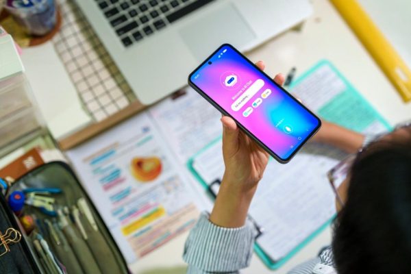 L&rsquo;IA à l&rsquo;université : comment les grandes écoles françaises tentent de s&rsquo;adapter