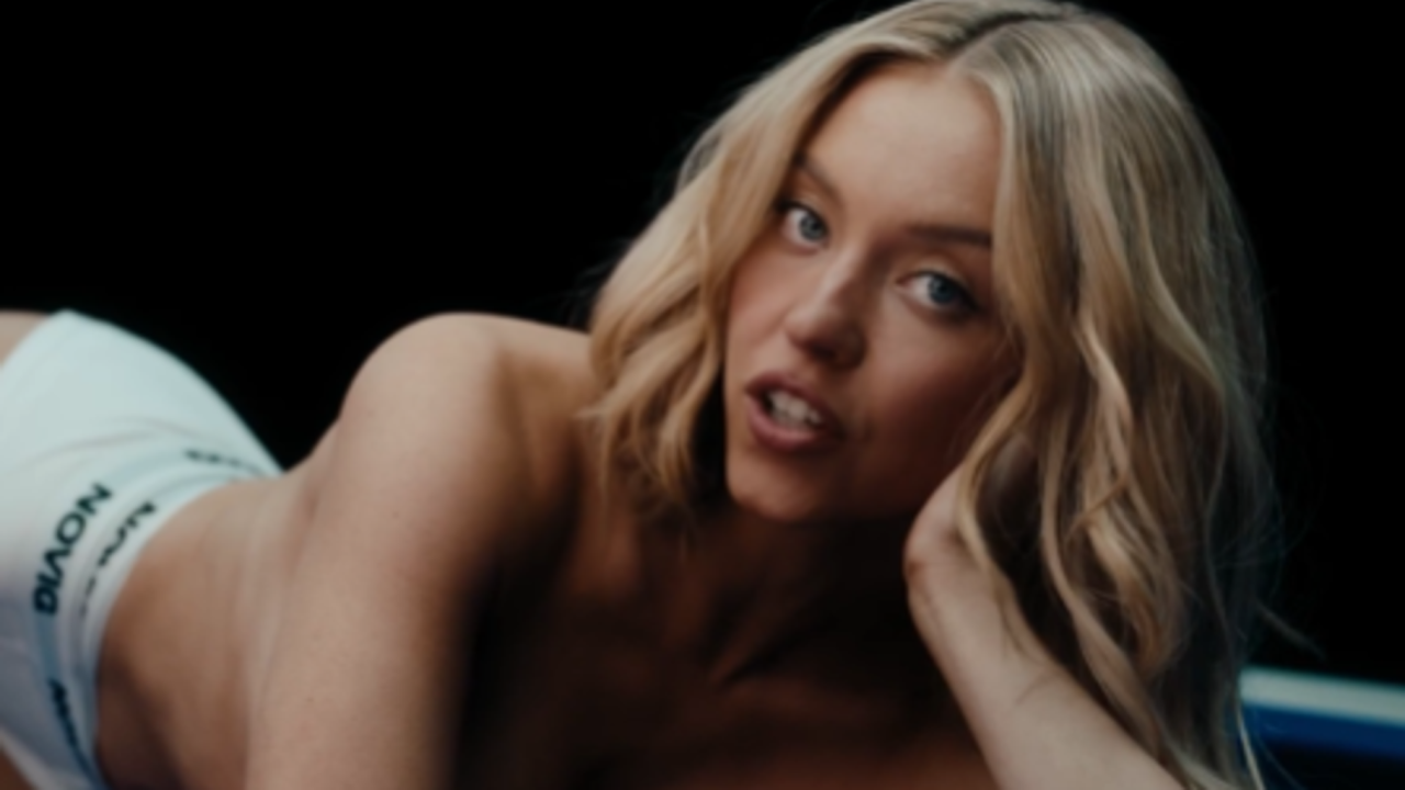 Sydney Sweeney critiquée après une publicité pour une application de sport jugée dégradante par des athlètes féminines