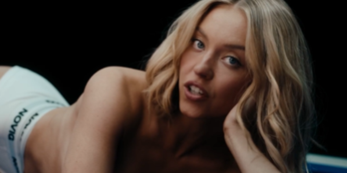 Sydney Sweeney critiquée après une publicité pour une application de sport jugée dégradante par des athlètes féminines