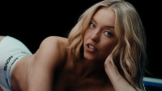 Sydney Sweeney critiquée après une publicité pour une application de sport jugée dégradante par des athlètes féminines