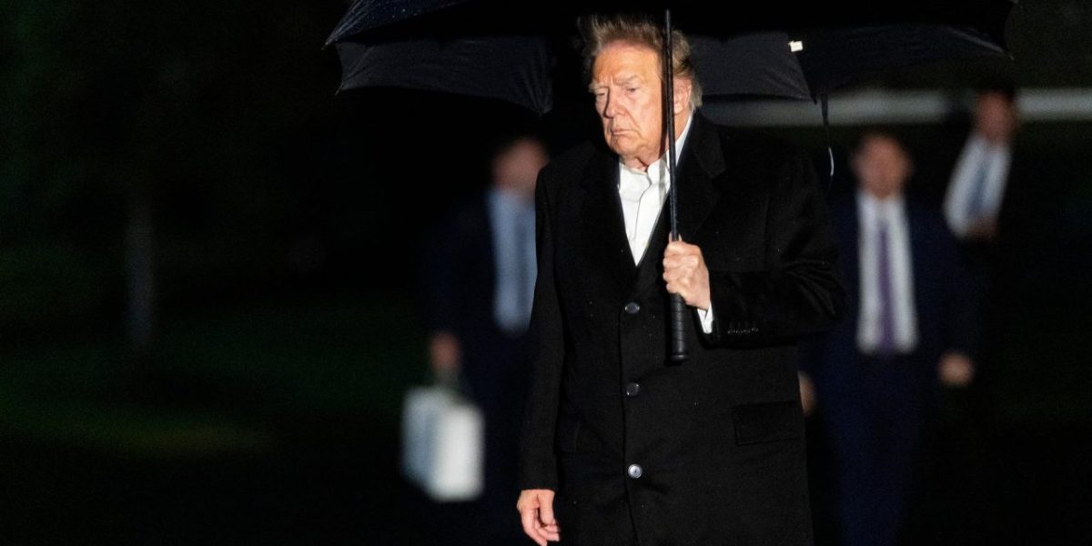 Trump au plus bas dans les sondages à six semaines des élections de mi-mandat