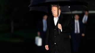 Trump au plus bas dans les sondages à six semaines des élections de mi-mandat