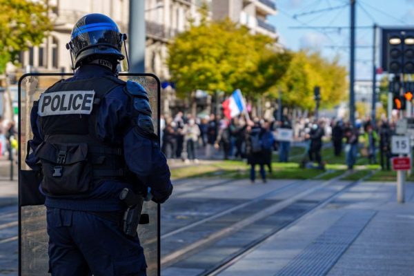 Angers : des commerçants prêts à se défendre avant les manifestations du 24 octobre