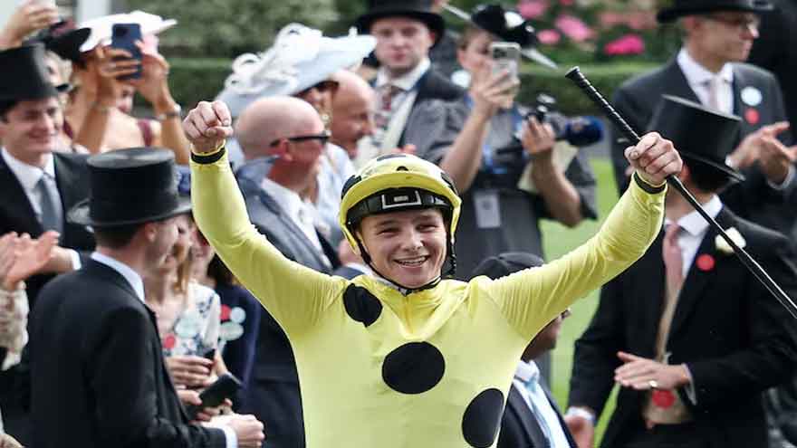 Billy Loughnane, 20 ans, devient le plus jeune champion jockey britannique en un siècle