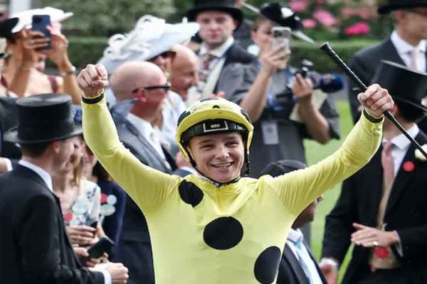 Billy Loughnane, 20 ans, devient le plus jeune champion jockey britannique en un siècle
