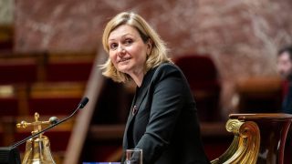 Braun-Pivet exhorte le gouvernement à écouter les manifestants au-delà des violences