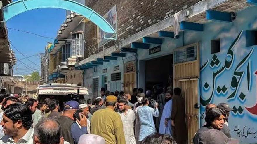 Effondrement d'un toit d'école à Peshawar : 33 enfants et une enseignante tués