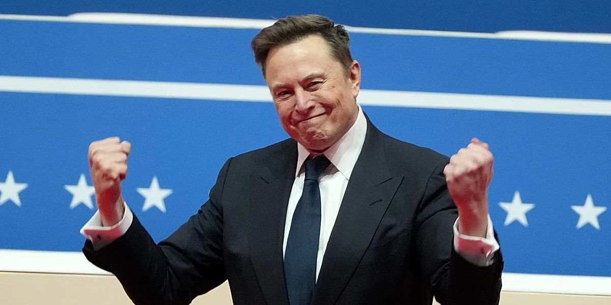 Elon Musk dévoile la Tesla Roadster volante lors d'une démonstration spectaculaire