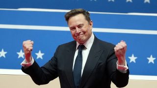 Elon Musk dévoile la Tesla Roadster volante lors d'une démonstration spectaculaire