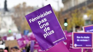 France : 111 féminicides conjugaux recensés en 2025, une hausse de 4 %