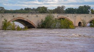 Intempéries dans le Sud : l'A9 coupée, Lunel sous les eaux