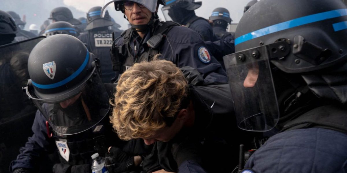 France : 6 800 interpellations d'étudiants suscitent la crainte d'une répression policière inédite