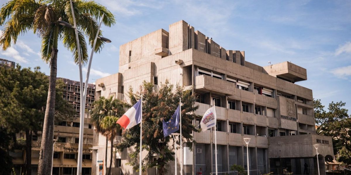 Guadeloupe : couvre-feu pour les mineurs après une nuit de violences et de pillages