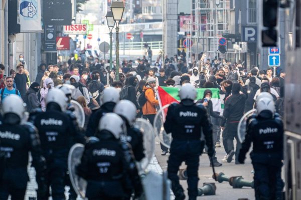 Liège interdit les rassemblements de plus de trois personnes après cinq jours de violences