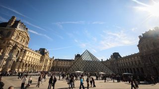 Le Louvre pourrait fermer ses portes sans rénovation urgente, alerte son directeur
