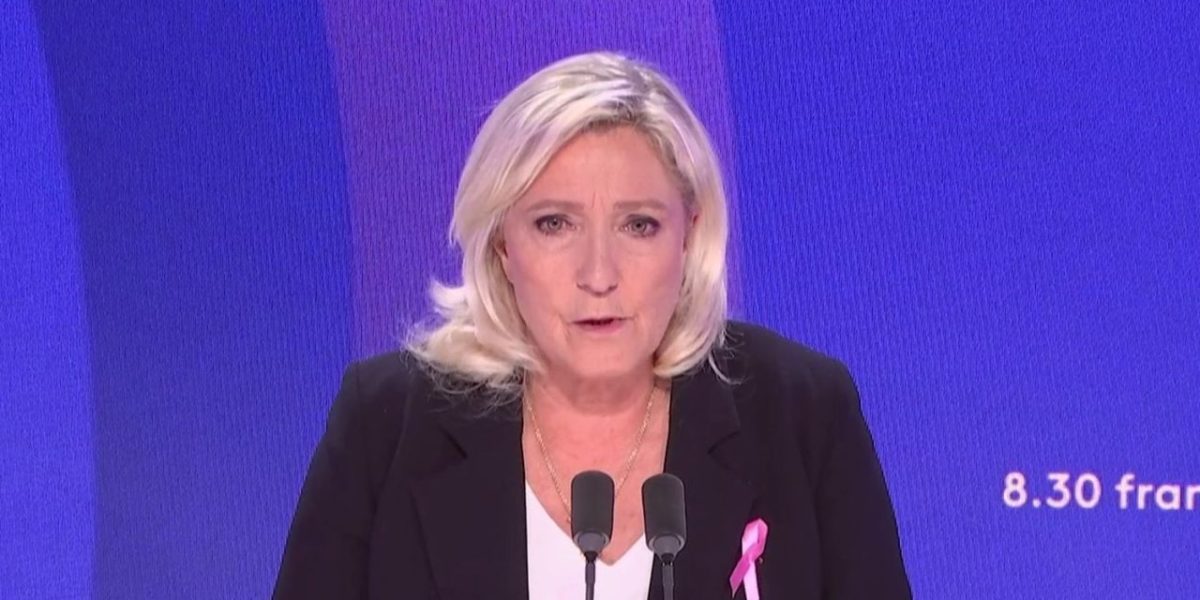 Le Pen dénonce un État "qui s'effondre", le gouvernement cherche une sortie de crise