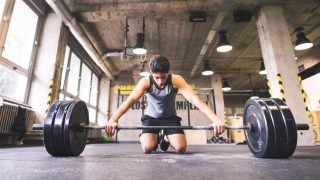 La dysmorphie musculaire gagne du terrain chez les adolescents : comment les parents peuvent réagir