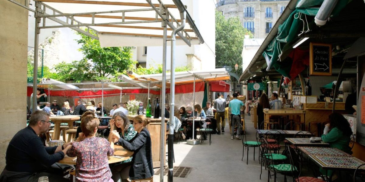 Paris : le plus vieux marché couvert de la capitale détruit par un incendie nocturne