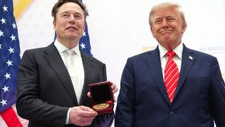 Trump remet la Médaille nationale des sciences à Elon Musk lors d'un sommet à la Maison-Blanche