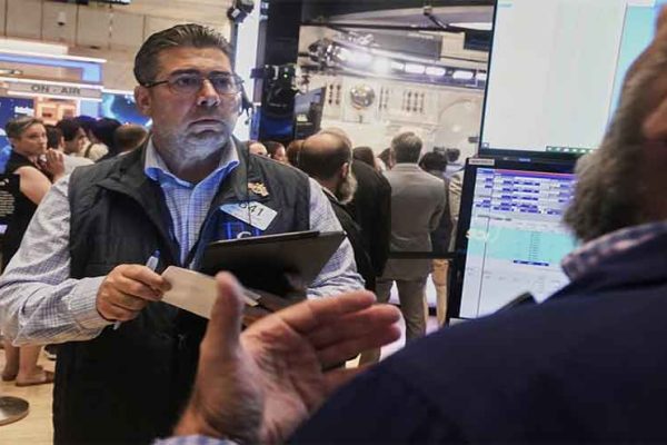 Wall Street recule, les rendements obligataires s&rsquo;envolent avec l&rsquo;inflation