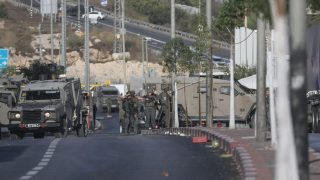 Cisjordanie : cinq blessés dans une fusillade, Netanyahu suspend sa campagne électorale